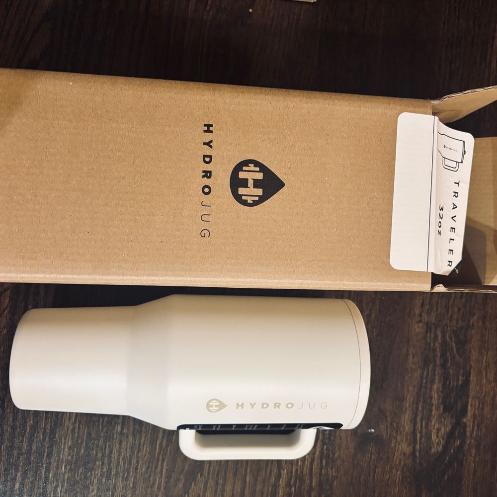 HydroJug Traveler in Elegant Cream